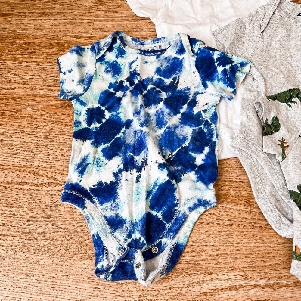 Pack of 5 Old Navy Baby Onesies - Picture 2 of 7